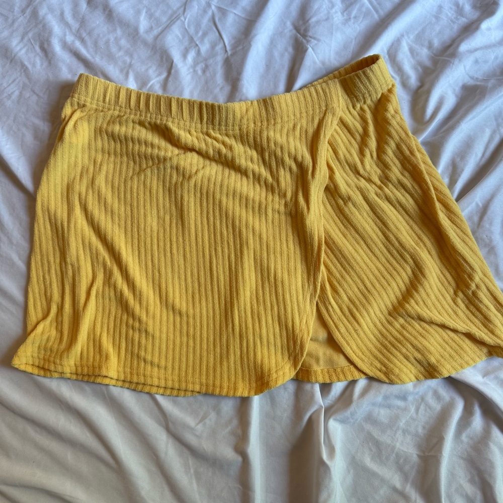 Abercrombie & Fitch Yellow Ribbed Women's Skirt
